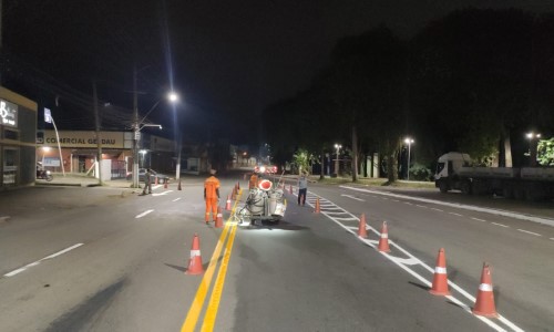 Prefeitura revitaliza sinalização da Avenida Beira-Rio, em Volta Redonda